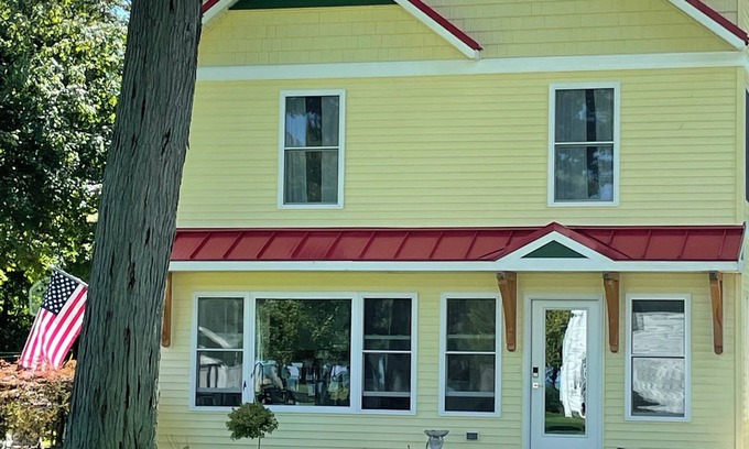 Vermilion House | Lake Erie, small town on a Great Lake! Private community, beautiful new cottage!