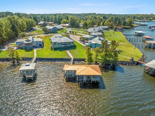Zwolle House | Lake Escape Paradise Premier fishing getaway
