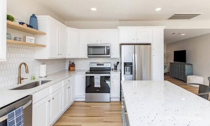 Kathleen House | Lake Front Cottage | Family Friendly | Spacious