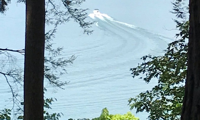 Somerset Cottage | Lake Front Home with community boat ramp. Private, close to marinas and town.