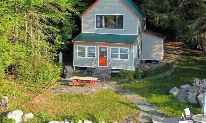 Gloversville House | LAKE FRONT MAGIC. A Secluded cottage in the Adirondack Park on MOUNTAIN LAKE