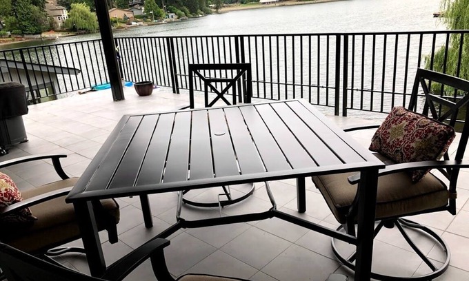 Federal Way House | Lake front - Upper floor - no animal- allergies