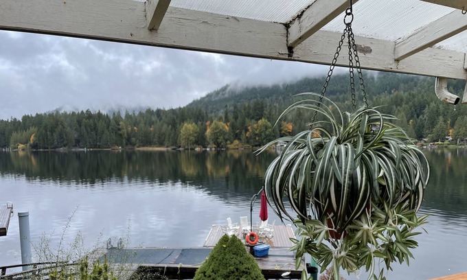 Shawnigan Lake Cottage | Lake Front villa