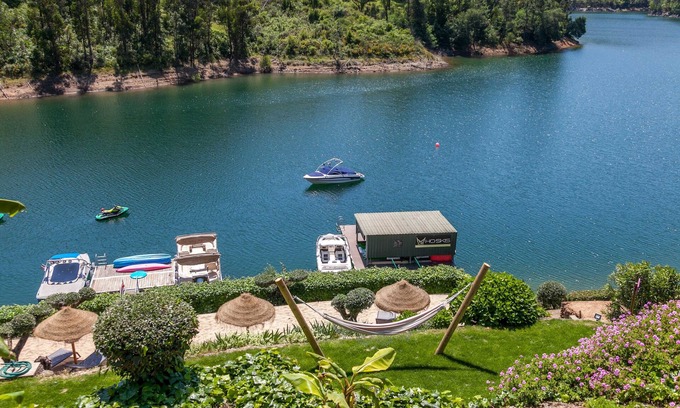 Tomar House | Lake House - Grandpa's House - Jacuzzi and private beach