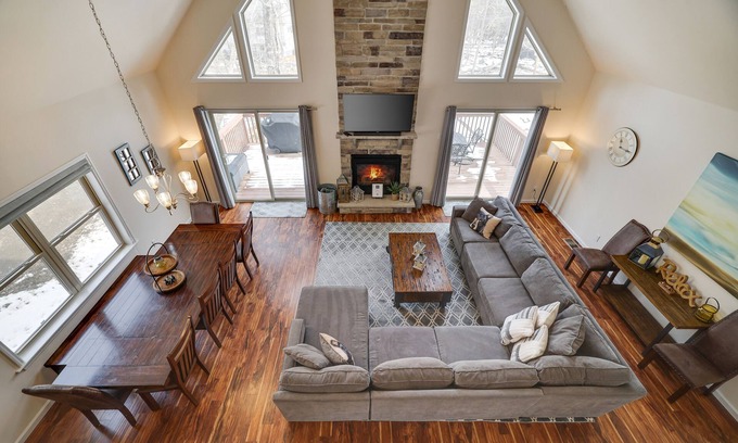 Lackawaxen Ski Chalet | Lake House in the Summer, Ski Chalet in the Winter, Pet Friendly!