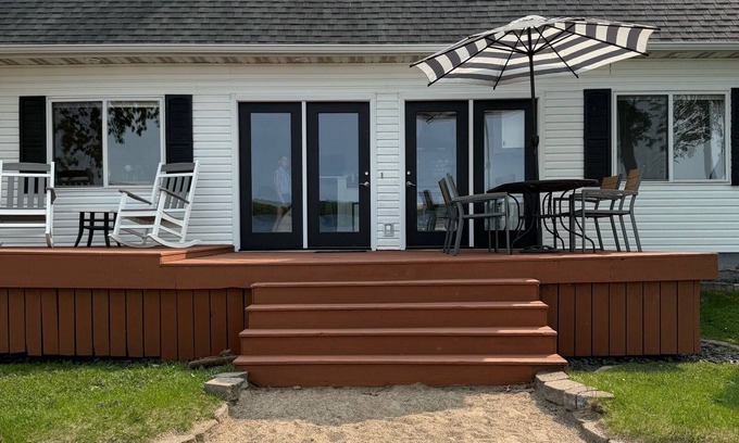 Zimmerman House | Lake House Is Close To Minneapolis, But Far From Your Normal Routine.