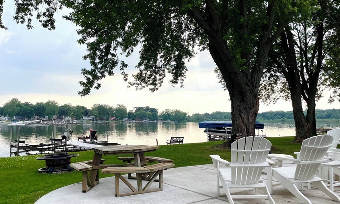 Brimfield House | Lake House | Kayaks | Patio/Deck | Private Pier