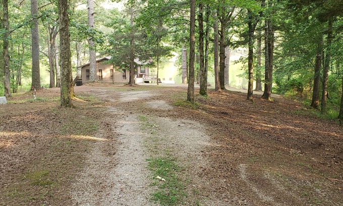 Saulsbury House | Lake house on 14 acre stocked lake. fish, boat, or just relax. your on lake time