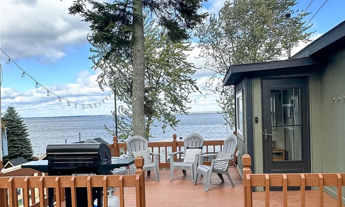 Houghton Lake Cottage | Lake House, Steps to Lake, Beach, Private Deck