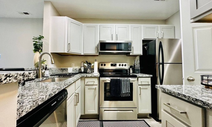 Wayne Apartment | Lake Living Speedway