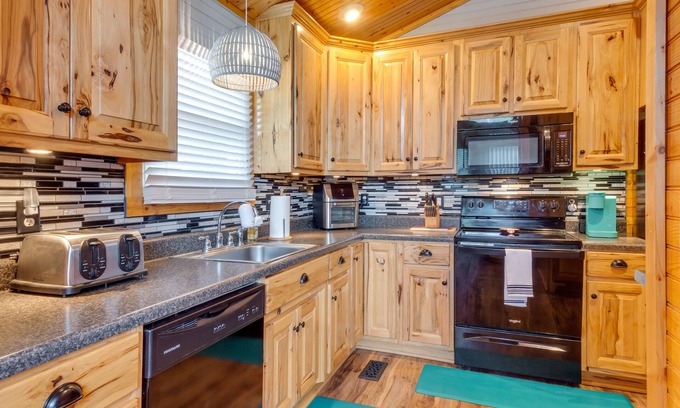 Penrod House | Lake Malone Vacation Rental w/Boat Dock!