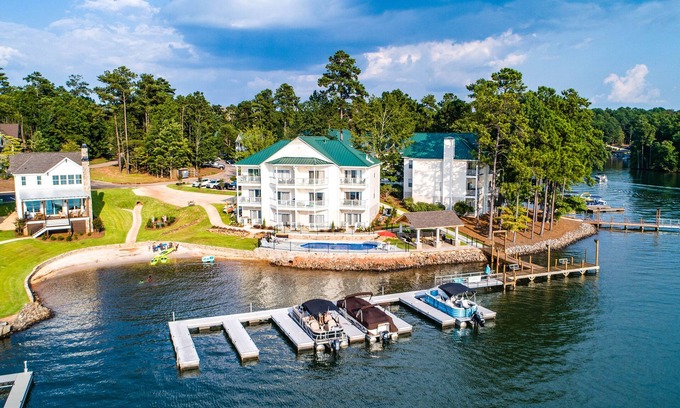 Dadeville Condo | Lake Martin Retreat – Stunning Views, Heated Pool & Private Beach