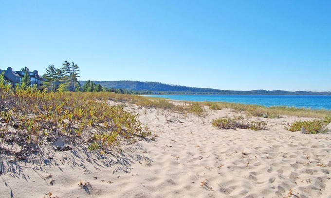 Glen Arbor Condo | Lake Michigan Beachfront Condo in Glen Arbor - 2B/2B, Lower Level Unit!