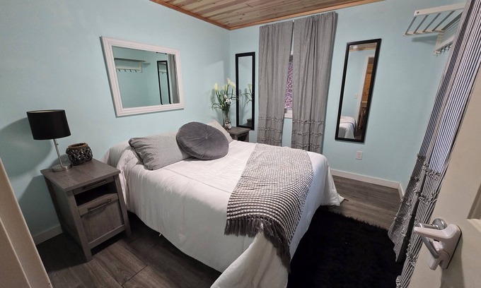 Montague Cottage | Lake Michigan Shoreline Rejuvenateing 2 bedroom Cottage. AC, WIFI, Pet Friendly