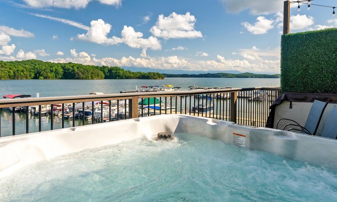 Dandridge Villa | Lake My Day (1-Bedroom Villa) by RedAwning