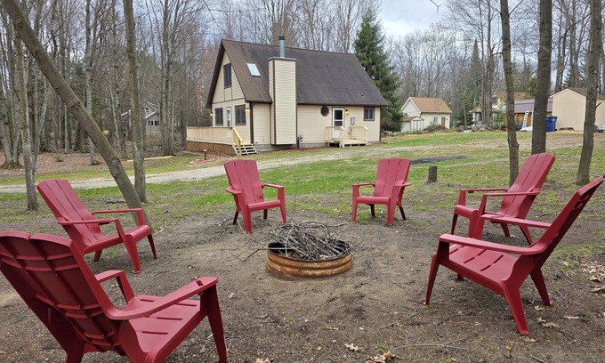 Lake Cottage | Lake of the Pines Cottage - Hot tub!