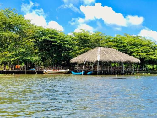 Maha Gonadoowa Hotel | Lake Resort Bolgoda