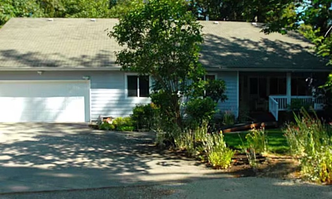 Black Diamond House | Lake Sawyer Area Retreat