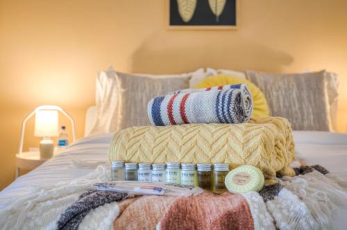 CityPlace Apartment | Lake & Skyview 1BR Plus Den Apartment Free Parking