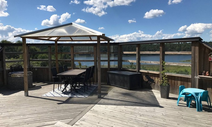 Finspang House | Lake view accommodation in Southern Sweden