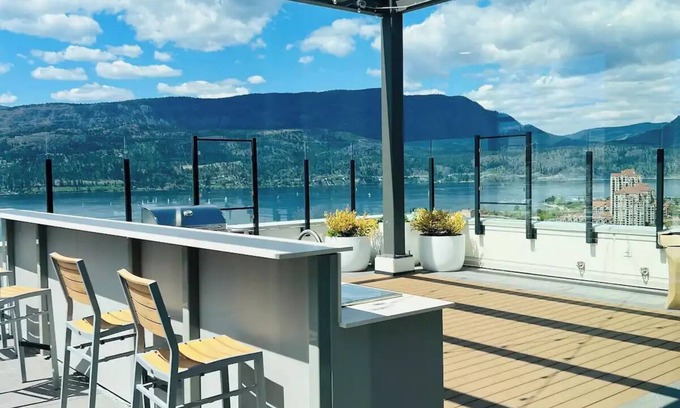 Downtown Kelowna Apartment | Lake View Condo in Kelowna
