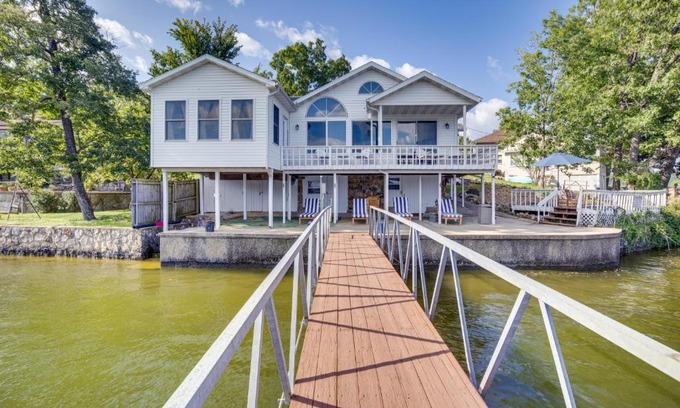 Gravois Mills House | Lake View Cottage Lake Ozarks Getaway