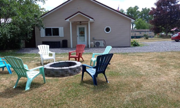 Dundee House | Lake View Eagles Nest