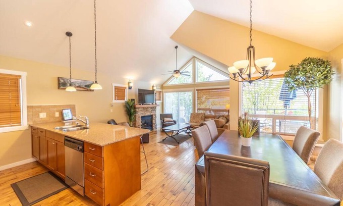 Central Okanagan House | Lake View! Steps to the Pool! Pet Friendly!