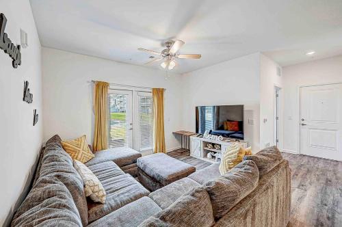 Orange Park Apartment | Lake View Suite - POOL, Pet frdly, Nr DTWN NasJax