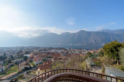Mandello del Lario Villa | Lake View Villa with Private Parking