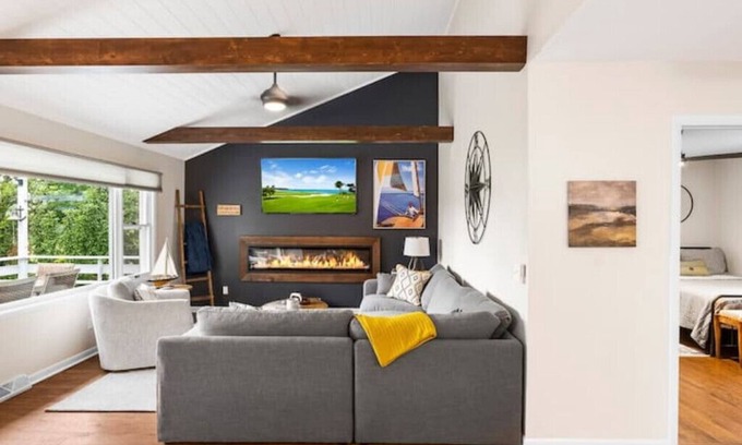 Green Lake House | Lake views and minutes from Lawsonia Golf Course and downtown Green Lake.