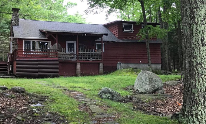 Lakeville House | Lake Wallenpaupack Boulder Point Lakefront Cabin with Private Boat Dock