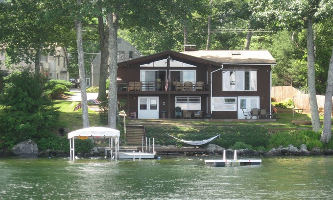 West Alton House | Lake Winnipesaukee Waterfront! Family Friendly, Amazing View, HotTub,Kayaks+more