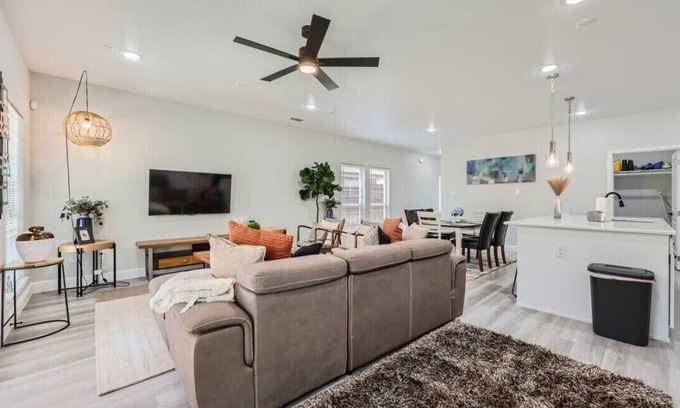Grand Prairie House | Lakecrest 4-bedroom house with AC in Grand Prairie