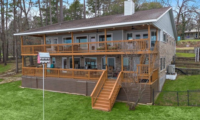 Onalaska House | Lakefront 1 - Lakefront Life