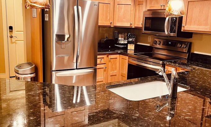 Birchwood Condo | Lakefront 1BR Condo with Indoor Pool/Hot Tub - Tagalong Resort 431A