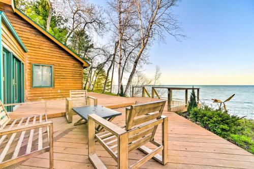 Applegate House | Lakefront Applegate Retreat with Private Beach!