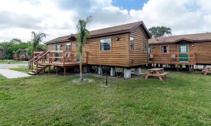 Seminole Cabin | ⛵️Lakefront Cabin 10min toBEACH/Dogs 🐶OK/Kayak/#408
