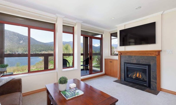 Nicklaus North Condo | Lakefront condo w/mountain views & fireplace