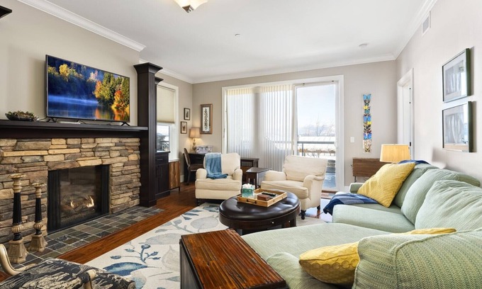 Sandpoint Condo | Lakefront Corner Condo - Seasons at Sandpoint