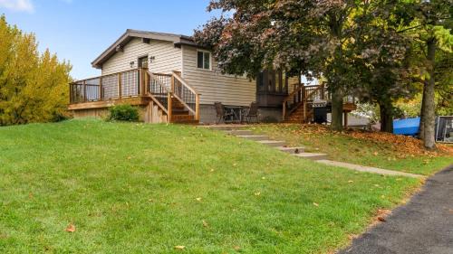 Greater Napanee House | Lakefront Cottage - Family Retreat and Ice Fishing