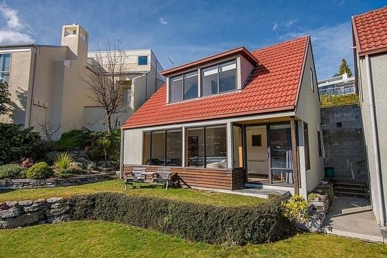 Kelvin Heights House | Lakefront Cottage - Queenstown Holiday Unit