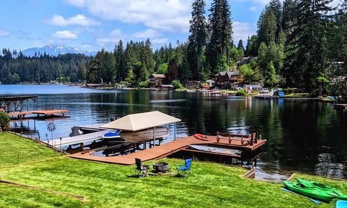 Lake Roesiger House | Lakefront: Dog Friendly, Dock, BBQ, Firepit, AC