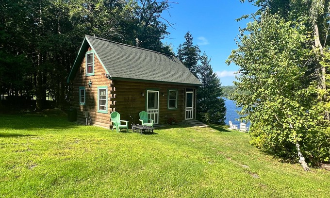 Oakland Cabin | Lakefront, dog-friendly cottage with screened porch, firepit, WiFi & lake access