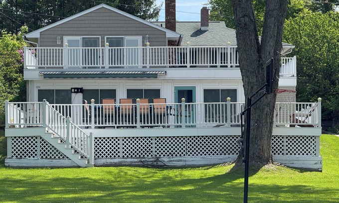 Winchester House | Lakefront Escape on Highland