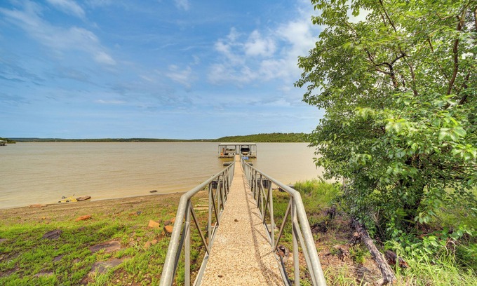 Longtown House | Lakefront Eufaula Vacation Rental w/Private Dock