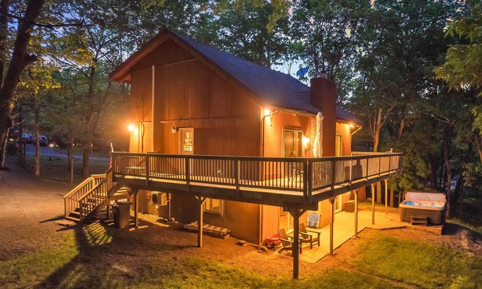 Pocono Mountain Lake House | Lakefront, Foliage, Pickleball, Game Room, Hiking Fully Loaded, Dock