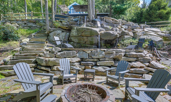 Greentown Cottage | Lakefront Gem w/Hot Tub & Boat Dock in Greentown