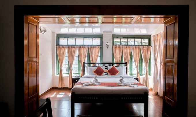 Kandal Hotel | Lakefront Home Hotel