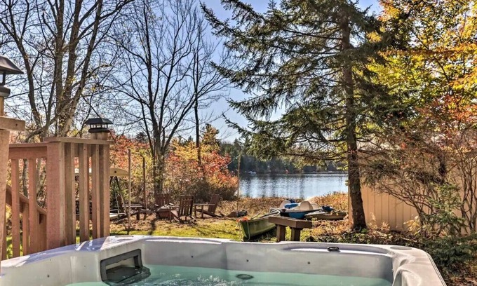 Pocono Summit Cabin | Lakefront Home Pocono Summit home w Beach+Hot Tub+Watertoys! 5min to Kalahari